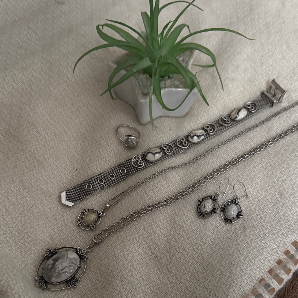 Stunning Grey Stone & Silver Jewelry Set  5 pieces